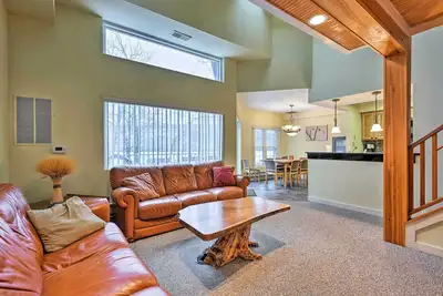 Image de Cozy Lake Harmony Condo w / balcon sur le lac Boulder!