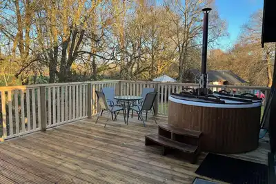 Image de Cabane en rondins avec bain à remous Emplacement paisible, Rives du Loch Awe, Droits de pêche