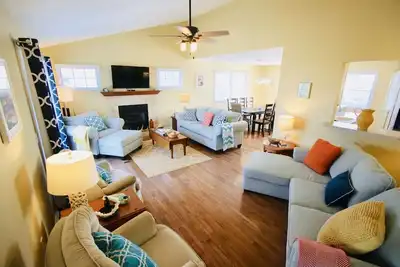 Image de * 4SeasonHaven * Steps2Beach * WiFi * Mis à jour4BR2. 5ba * Douche extérieure * 2 balcons * Fireplac