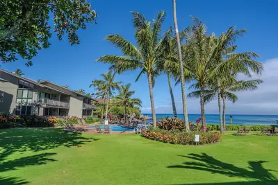 Image de Le vieux sentiment d'Hawaï! Condo Oceanfront # 113, rez-de-chaussée.