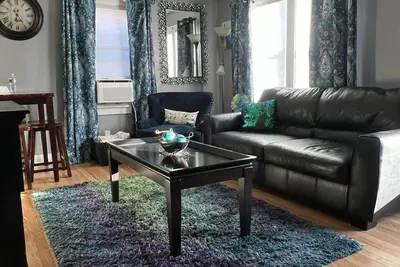 Image de Petite escapade confortable au coeur de la ville. Un court trajet en voiture de Galena.