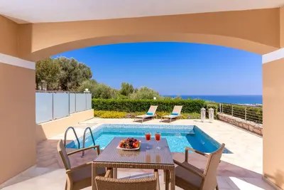 Image de Villa avec vue sur la mer, petit-déjeuner inclus, à 800 mètres de la plage de sable, aire de jeux