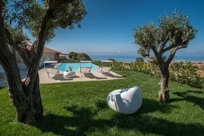 Villa Castellana, Élégante Villa de Luxe Avec Piscine Panoramique sur la mer