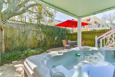 Image de Flip Flop Flamingo au coeur de Galveston - Spa privatif, Vélos.