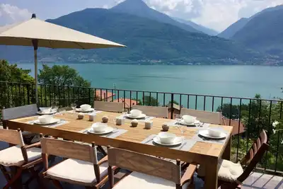 Image de Villa avec vue panoramique sur le lac de CĂ´me