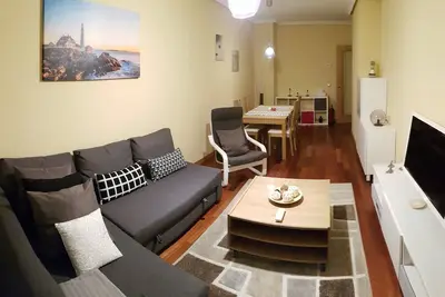 Appartement de 2 chambres avec parking et WiFi. À côté de l'hôpital (Huca).