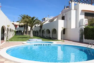 Casas Blancas 42, Parc Mont-roig