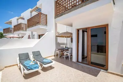 Image de Beau duplex avec terrasse ensoleillée privée, piscine partagée. Wifi gratuit