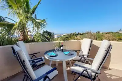 Image de Bel appartement de 2 chambres Ă Mijas