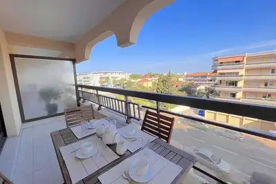 Image de Studio cabine à 200m de Port Fréjus, plage, commerces, terrasse, 4 couchages, ménage inclus