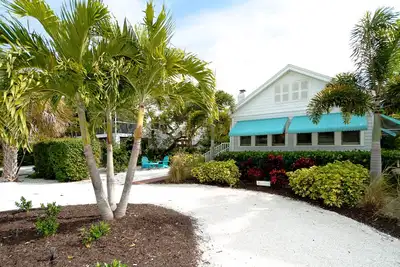 Image de Beach Cottage n'est qu'à quelques pas des plages de sable blanc de l'île Anna Maria!