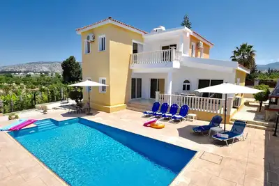 Image de Emplacement parfait, piscine privée orientée plein sud, climatisation, Tv et WiFi.