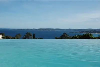 Image de Superbe Villa Climatisee Avec Vue Mer Panoramique Sur Le Golf De Saint Tropez