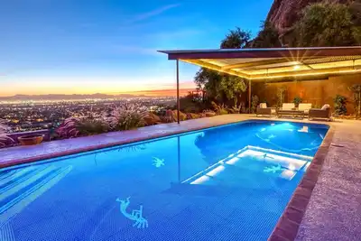 Image de Vues incroyables de Camelback top! Lumières de la ville vieille ville de Scottsdale! Luxe!