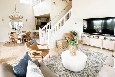 Image de Incroyable 3br / 3ba Villa: Central A / C! 5 minutes à pied de la plage! Très calme!