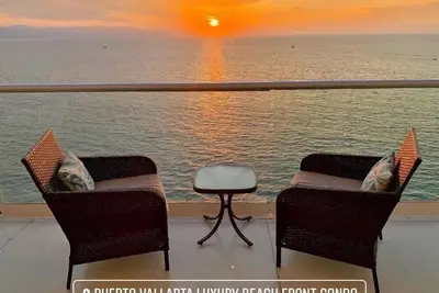 Image de Puerto Vallarta Luxury Beach Front Condo!