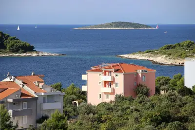 Image de Garçonnière avec le balcon et la vue sur le mer Zecevo Rtic, Rogoznica (As-10400-a)