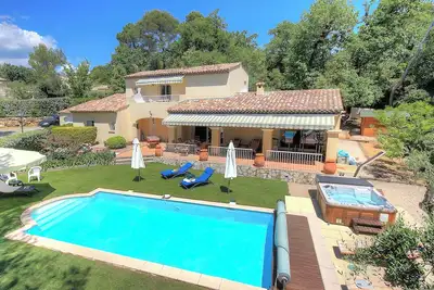 Image de Villa convient aux familles, domaine ferme, piscine chauffée, climat, jeux