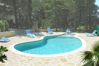 Image de closdesaumelongue avec piscine privée chauffée
