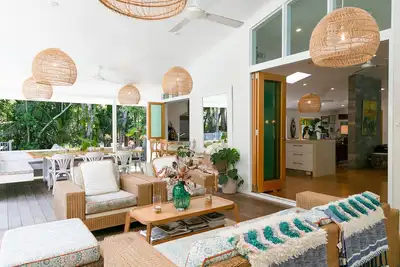 Image de Pineapple Pete's Beach House | luxe décontracté