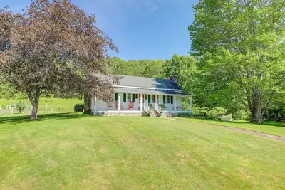 Image de Blue Ridge Cottage «100 Acre Woods» avec étang et vues