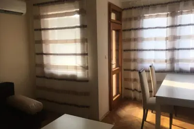 Image de Appartement spacieux et élégant près du centre