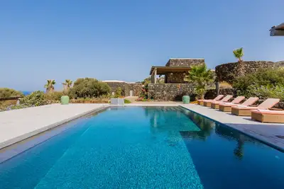 Image de Nouvelle structure avec 3 dammusi, piscine à débordement et vue mer imprenable