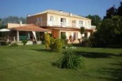 Image de Appartement agréable dans site arboré