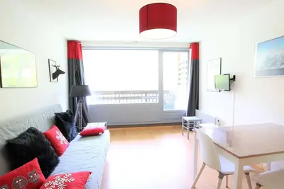 Image de Studio fonctionnel 4 pers, à 50m des pistes, proche commodités, piscine extérieure en été.