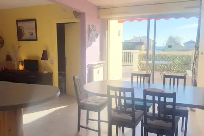 Image de Carnon Centre. Très bel appartement 50 m2 +terrasse 25m2, Vue sur mer et jardin