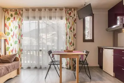 Image de Studio cosy avec coin nuit, proche télécabine et centre, parking