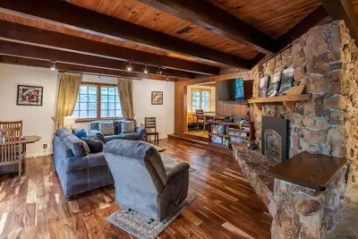 Image de Molly's Treehouse: 4 Br / 2. Maison de 5 Ba et location de skis ����������������������������������������������������������������������������������� Carnelian Bay, pour 10 personnes
