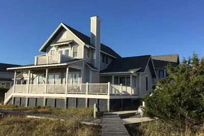 Image de Maison en bord de mer avec vue panoramique sur l'océan Atlantique