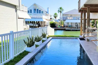 Image de * Chariot de golf gratuit inclus avec chaque location * Eau Avant Home Avec Ascenseur