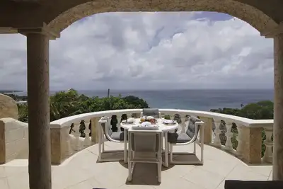 Image de Villa de luxe 5 Br près de la plage - Vue côtière à couper le souffle, 2 piscines, Wifi, A / C, personnel