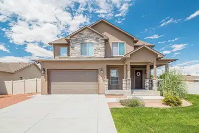 Image de 4 Br / 2. 5 Ba nouvelle maison construite, calme retraite paisible, PetFriendly, 10 personnes