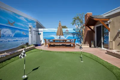 Image de Laissez-passer de stationnement gratuit pour la plage, vélos, Wifi, café, air hockey, équipement de plage, putt putt!