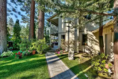 Image de \"High End\" commence $ 499nt. Stateline - bain à remous, plage de 3 blocs, casinos et télécabine de ski