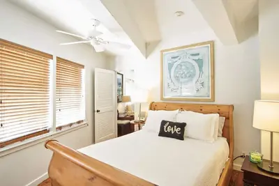 Image de Apt historique spacieux. dans le centre-ville à pied entre les plages de Siesta et Lido