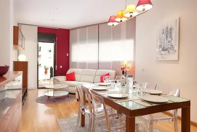 Image de Grenier ENSOLEILLÉ, 2 Terrasses, Solarium PRIVÉ, 3 Chambres, 2 Bains. 3 Min De Subway.