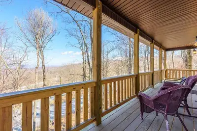 Image de Grand Lodge sur Beech Mountain, Walk to Slopes, Vues, Table de billard, Ac, Privilèges Club, Animaux acceptés