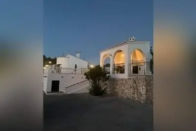 Image de Villa de campagne idyllique avec piscine, bain Ă remous et barbecue dans les montagnes de Competa