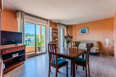 Image de Appartement T2 à Arcachon avec balcon, parking sécurisé, proche gare Sncf et commerces