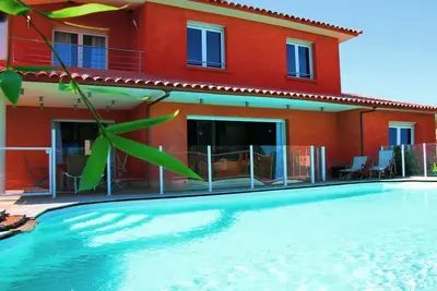 Villa avec piscine privée et chauffée, spa, sauna et hammam