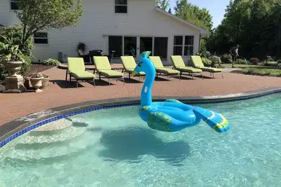 Image de Maison de luxe sur 5 acres ~ Piscine creusée, bain à remous et sauna