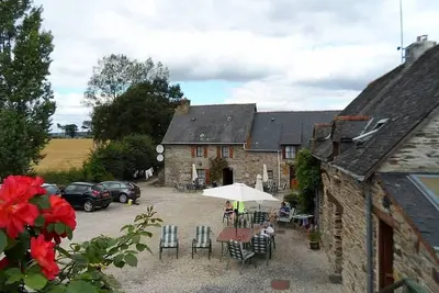 le Cosquer a 5 propriétés avec piscine partagée et une salle de jeux.