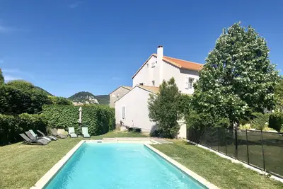 Image de Family house in Provence/10 ´from Vaison la Romaine/enclosed garden *13pers/5 bedr.