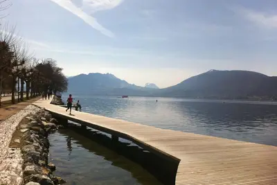 Image de Calme F3 avec WiFi et Garage près du Centre Historique