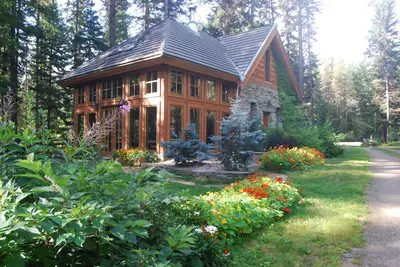 Image de Gatehouse en pierre dans le mont. Parc Robson près de Jasper Nat. Park, Ab