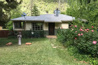 Image de Oak Creek Canyon Cottage: confortable et pittoresque, Ă quelques minutes du centre-ville de Sedona